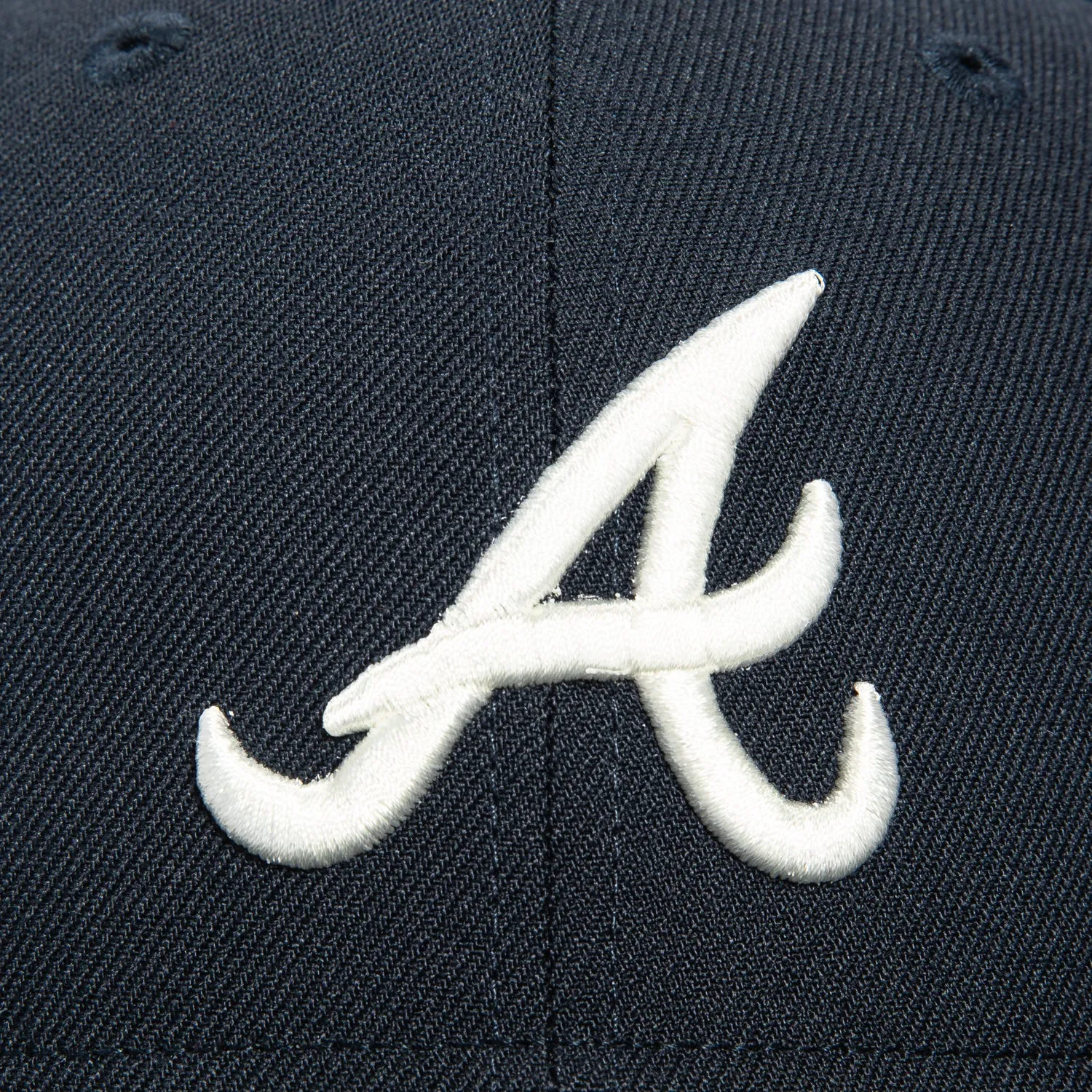 New Era 59Fifty Atlanta Braves 1999 World Series Patch Hat - Navy. Graphite