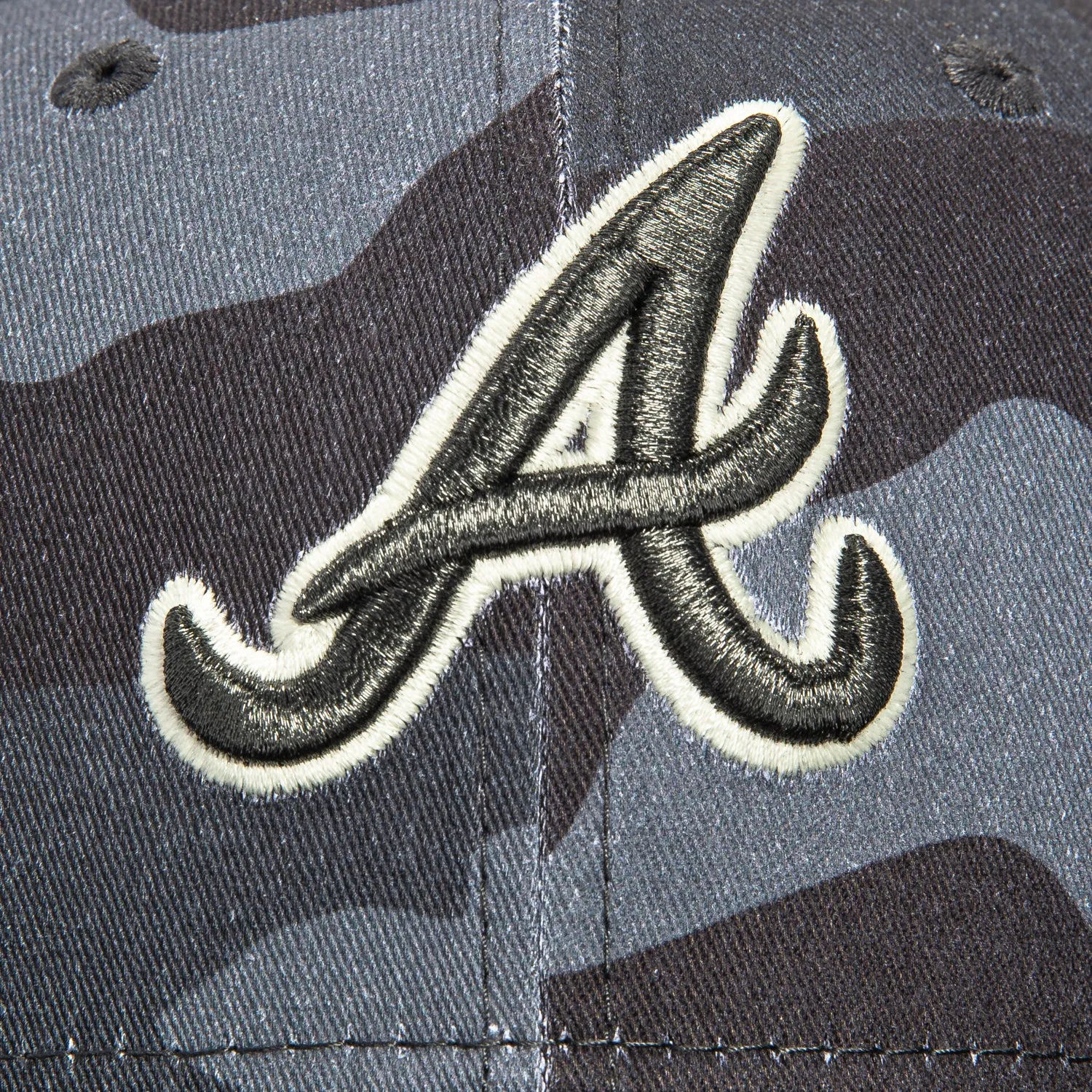 New Era 59Fifty Camo Vize Atlanta Braves Glow in the Dark Hat - Camo, Black