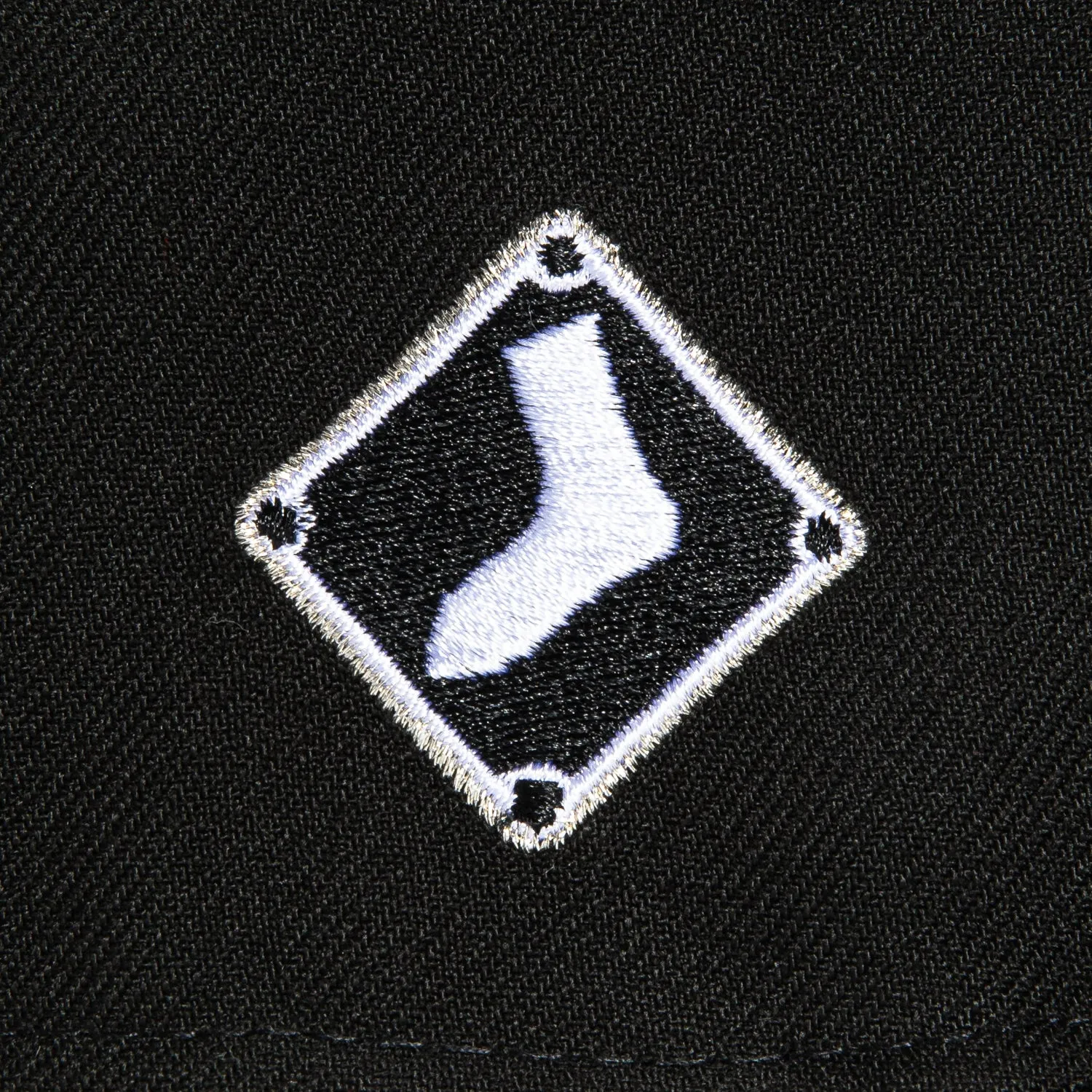 New Era 59Fifty Chicago White Sox Alternate Logo Patch Hat - Black, Metallic Silver