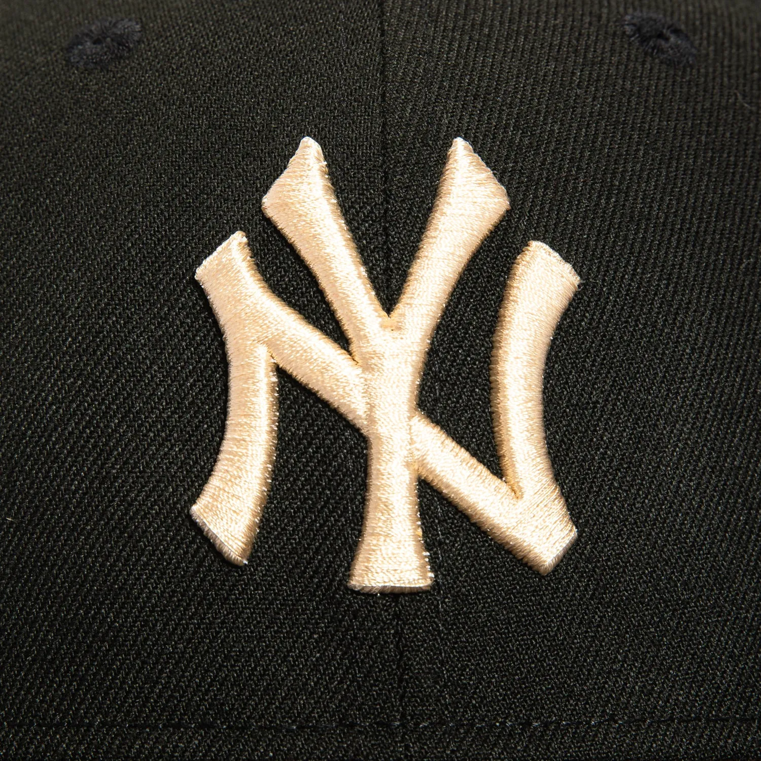 New Era 59Fifty New York Yankees 1950 World Series Patch Hat - Black. Brown