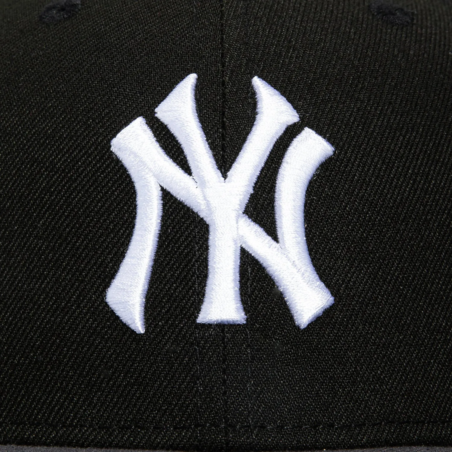 New Era 59Fifty New York Yankees 1962 World Series Patch Hat - Black. Graphite