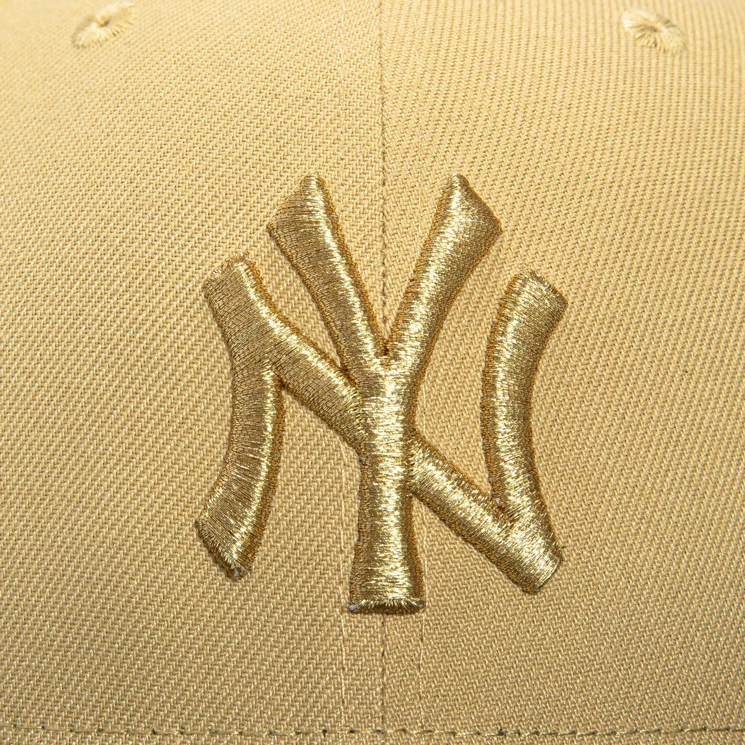 New Era 59Fifty New York Yankees 1999 World Series Patch Hat - Tan. Black. Metallic Gold