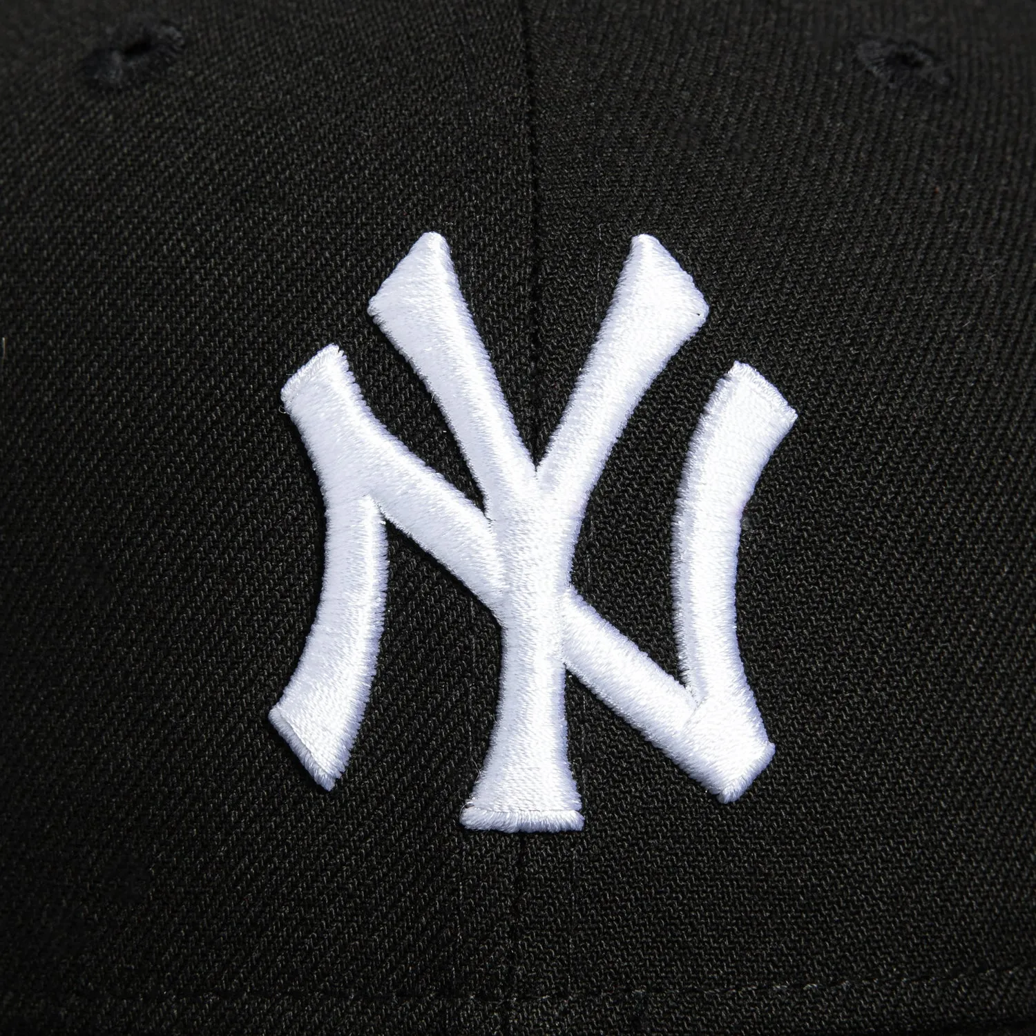 New Era 59Fifty New York Yankees Hat - Black. White