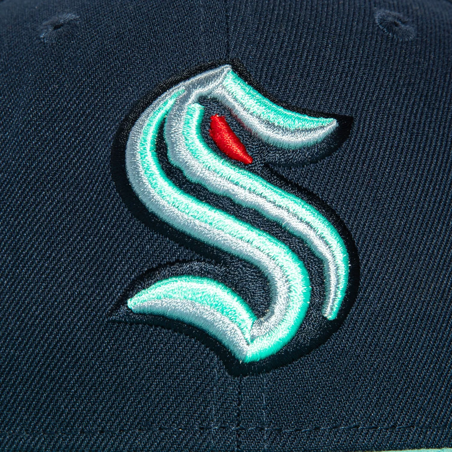 New Era 59Fifty Seattle Kraken Patch Hat - Navy. Mint